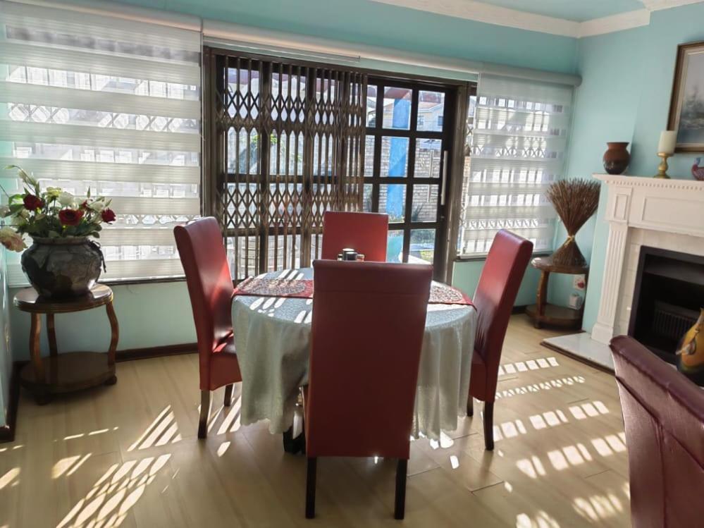 Obaa Sima Guest House Умтата Екстер'єр фото