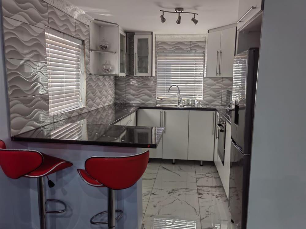 Obaa Sima Guest House Умтата Екстер'єр фото