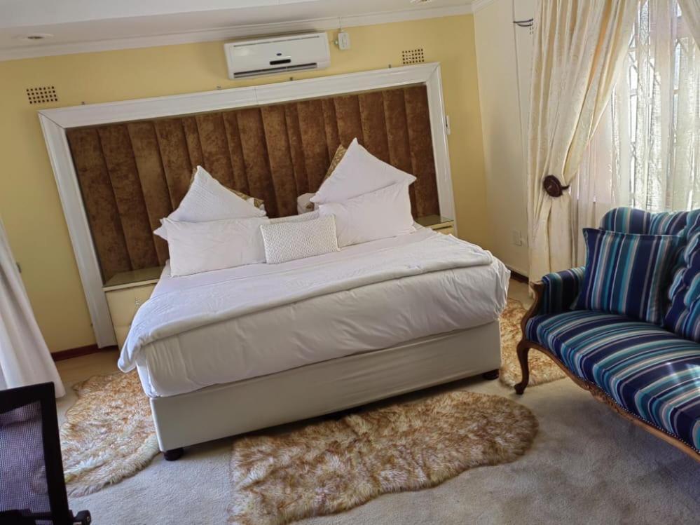Obaa Sima Guest House Умтата Екстер'єр фото