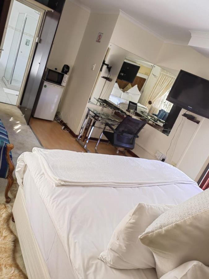 Obaa Sima Guest House Умтата Екстер'єр фото