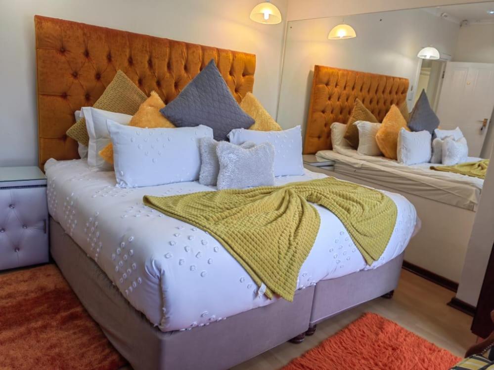 Obaa Sima Guest House Умтата Екстер'єр фото