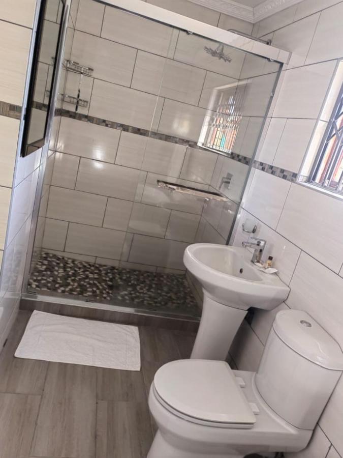 Obaa Sima Guest House Умтата Екстер'єр фото