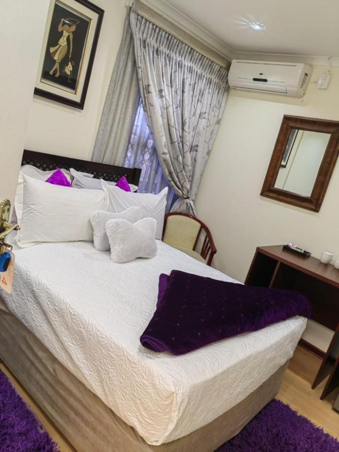 Obaa Sima Guest House Умтата Екстер'єр фото