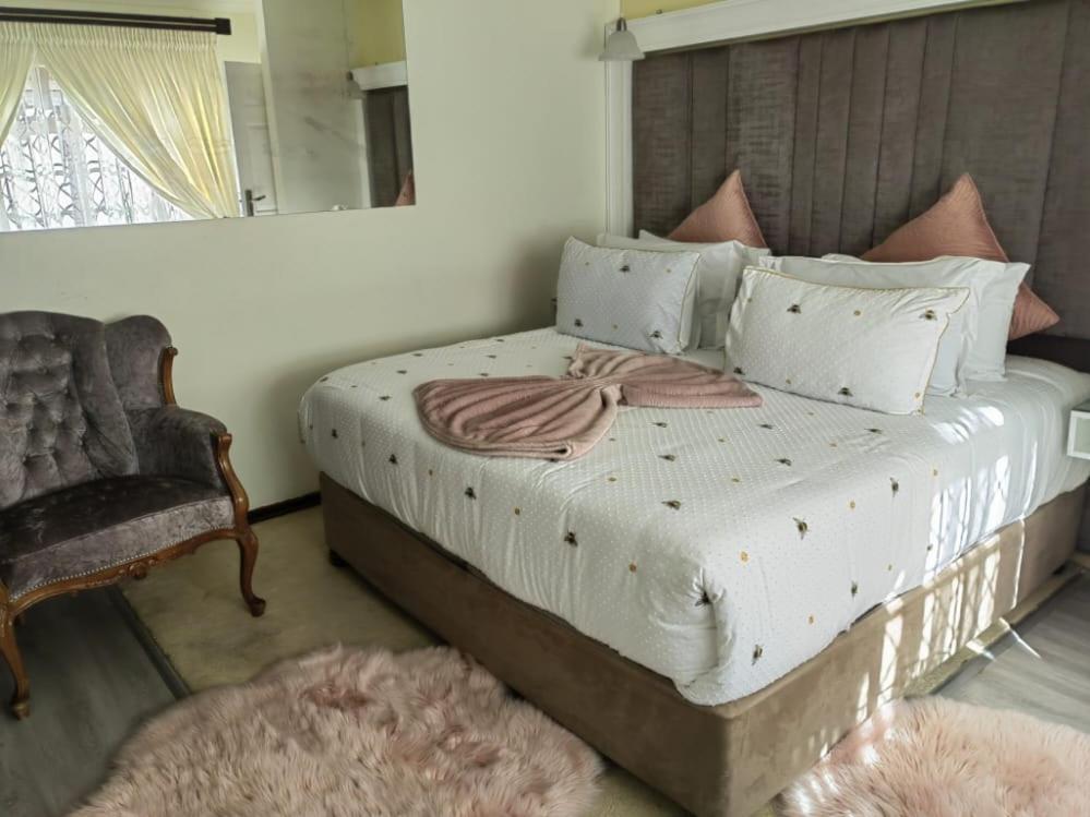 Obaa Sima Guest House Умтата Екстер'єр фото