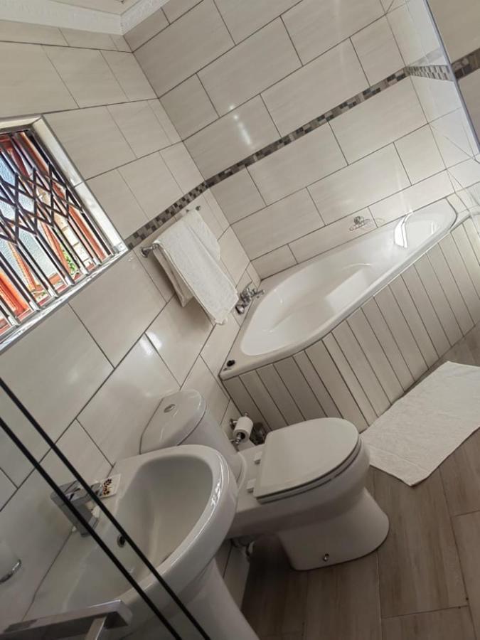 Obaa Sima Guest House Умтата Екстер'єр фото